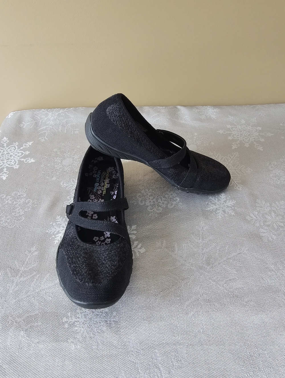 Sketchers Memory Foam Relaxed Fit Sneakers Slip-ons Black Grey Sz 7.5